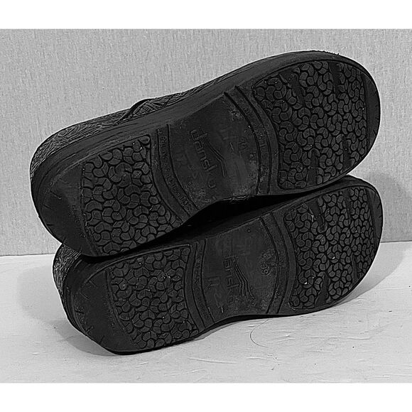 Dansko XP 2.0 Women's Genuine Leather Clogs Size 39 Black Floral Tooled - Picture 4 of 5